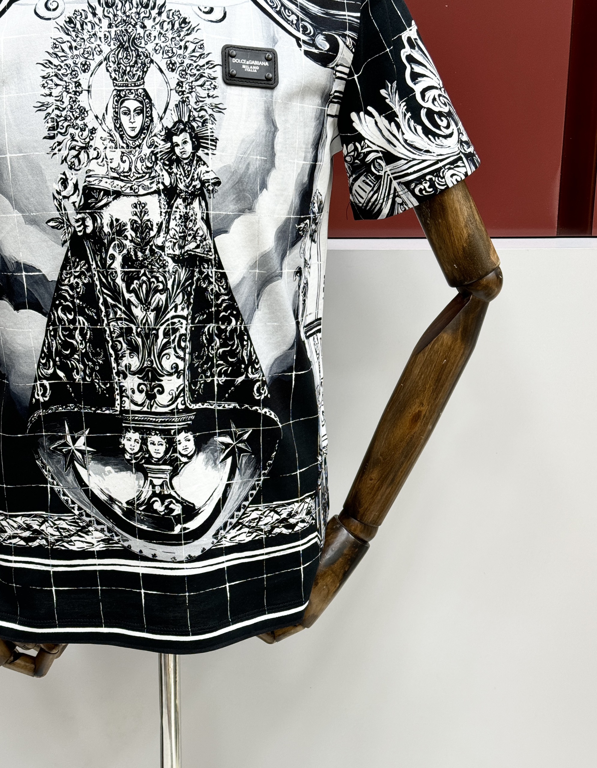 Áo phông T-shirt Dolce Gabbana DG họa tiết tượng nữ thần Like Auth on web CD